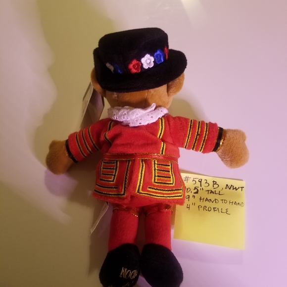 593B NWT Plush Soft Stuffed Tower of London Beafeater Bear Authentic Collectible - Picture 2 of 11